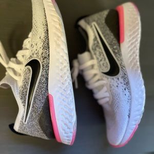 NEW Nike Womens Epic React Flyknit 2 'Oreo Pink'